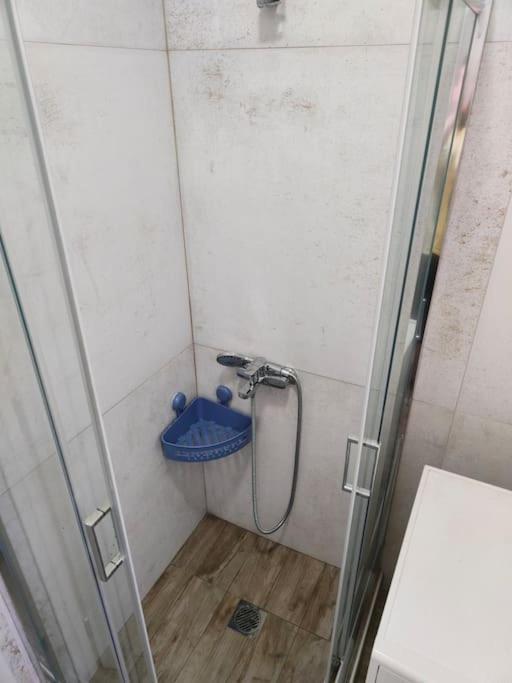 Poolview Apartment Офринион Екстериор снимка