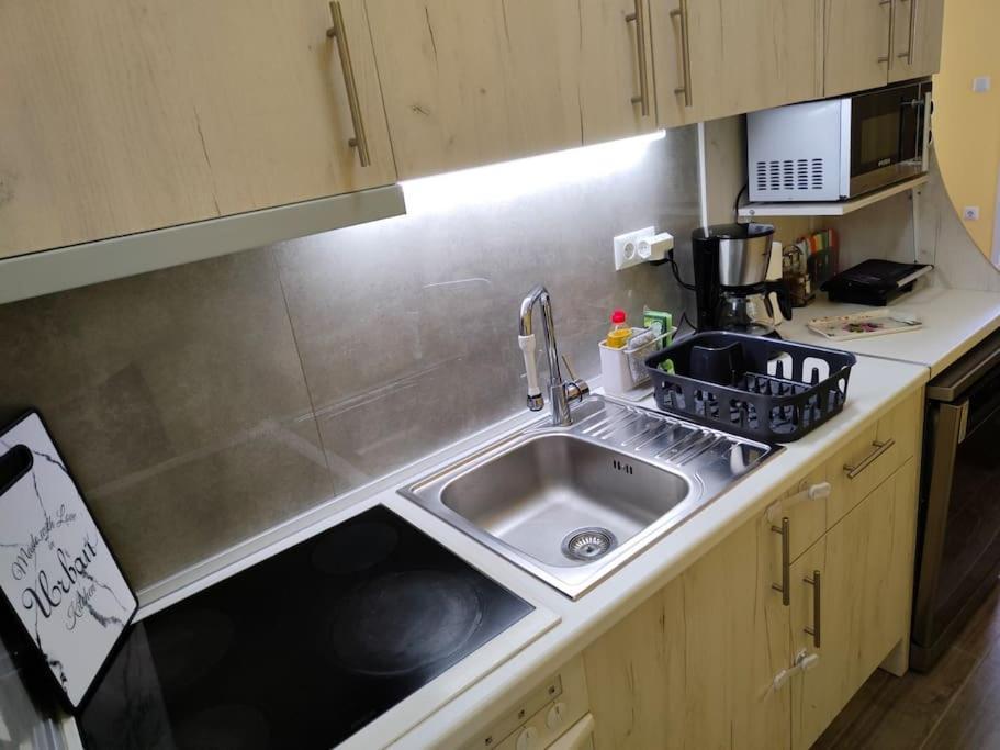 Poolview Apartment Офринион Екстериор снимка