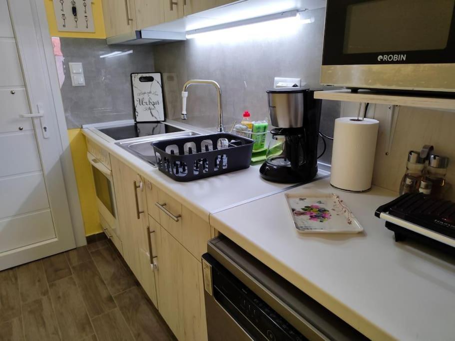 Poolview Apartment Офринион Екстериор снимка