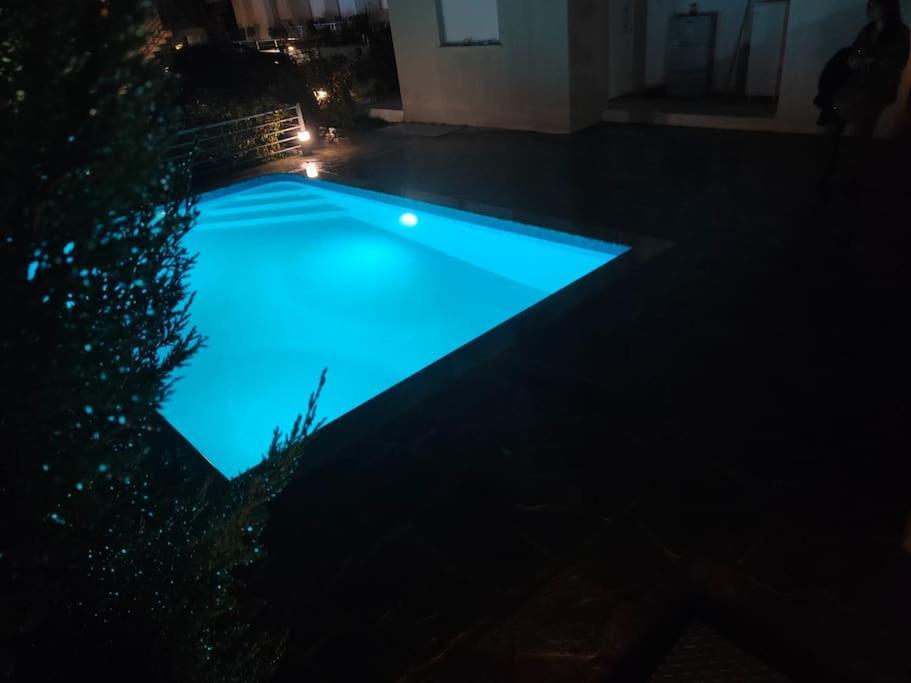 Poolview Apartment Офринион Екстериор снимка