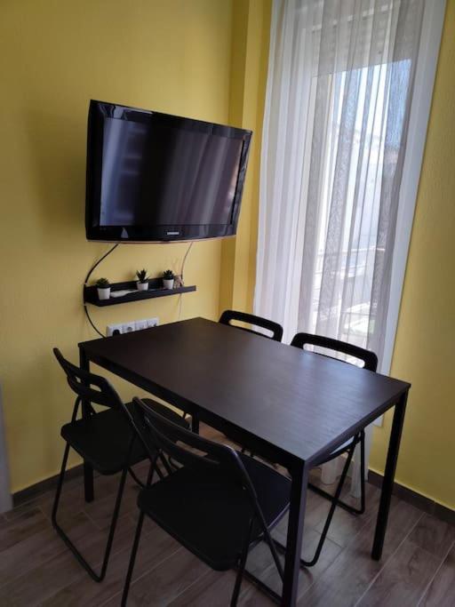 Poolview Apartment Офринион Екстериор снимка
