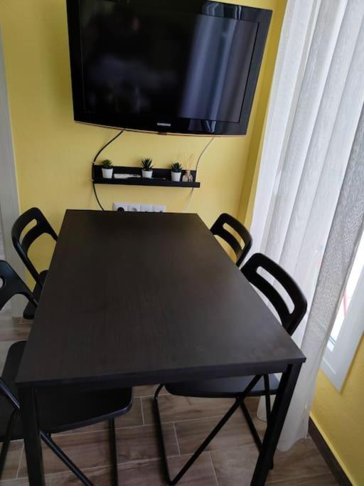Poolview Apartment Офринион Екстериор снимка
