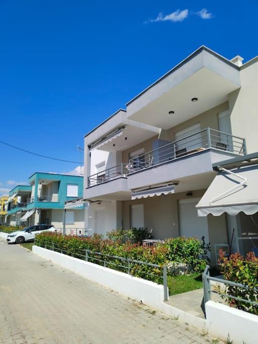 Poolview Apartment Офринион Екстериор снимка